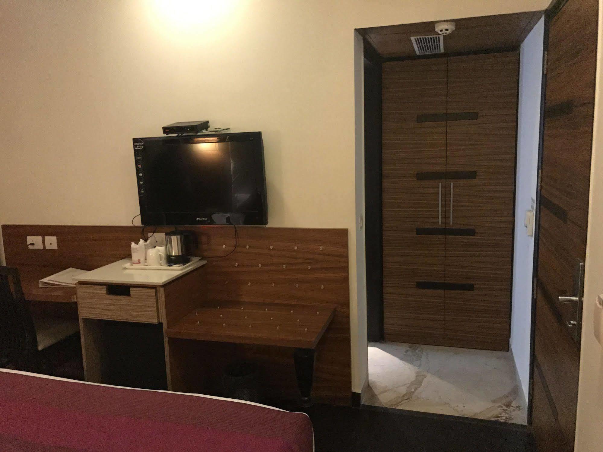 Hotel Ivory 32 New Delhi Exterior foto